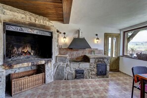 Fireplace - Resort Kadlecu (Volary)