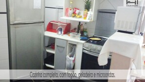 Full-sized fridge, microwave - Hi La Residence Flat (Mongaguá)