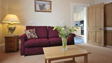 Lägenhet - 1 sovrum | Vardagsrum | LCD-tv, en tv-spelskonsol och dvd-spelare