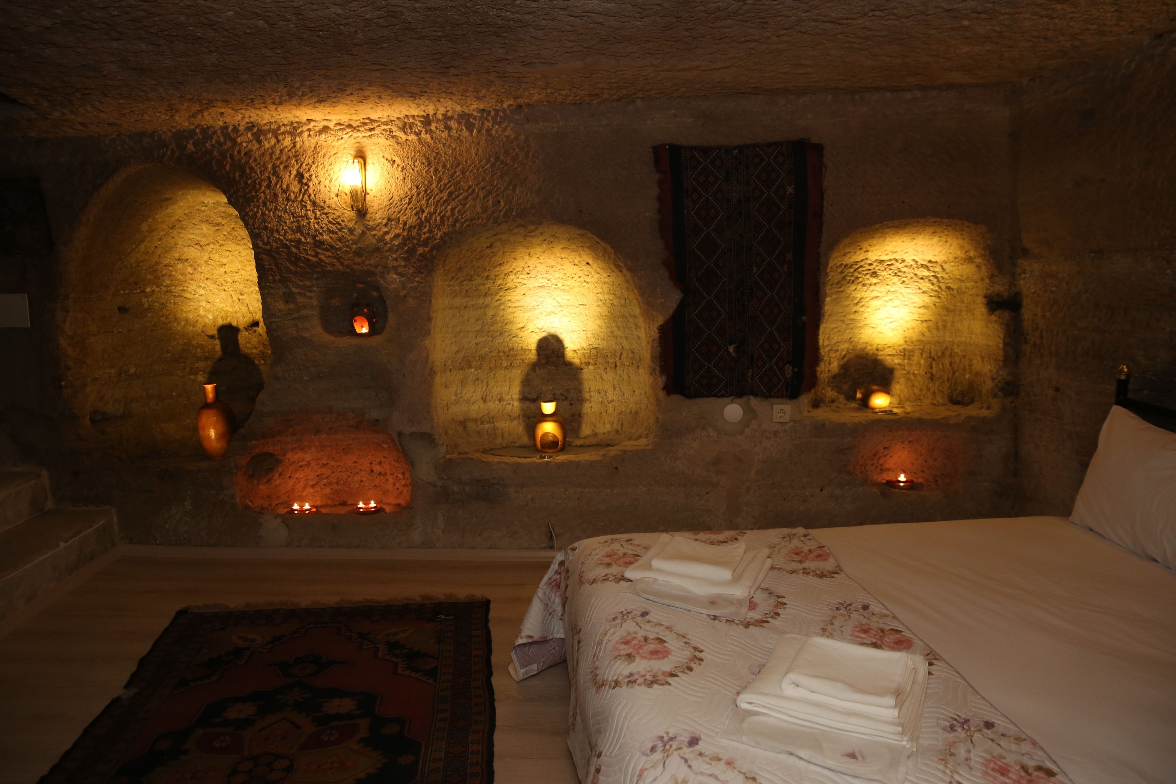 family room | 1 bedroom, premium bedding, desk, soundproofing