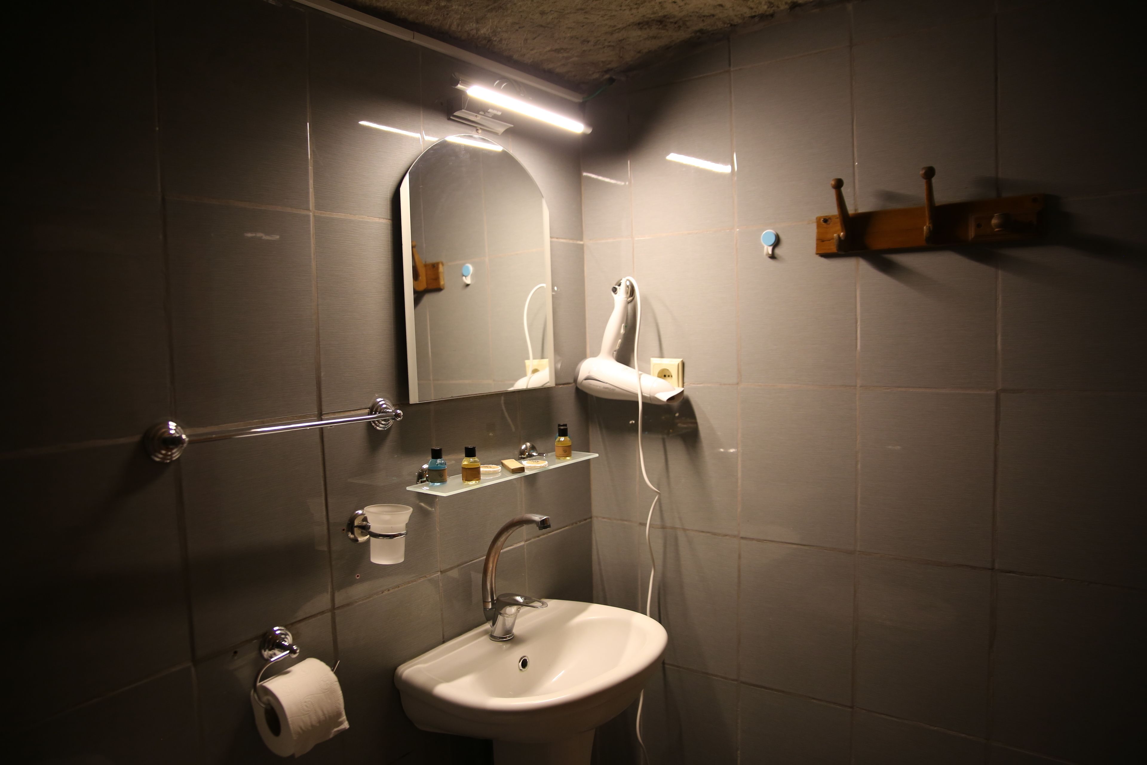 family triple room | bathroom | shower, free toiletries, hair dryer, slippers