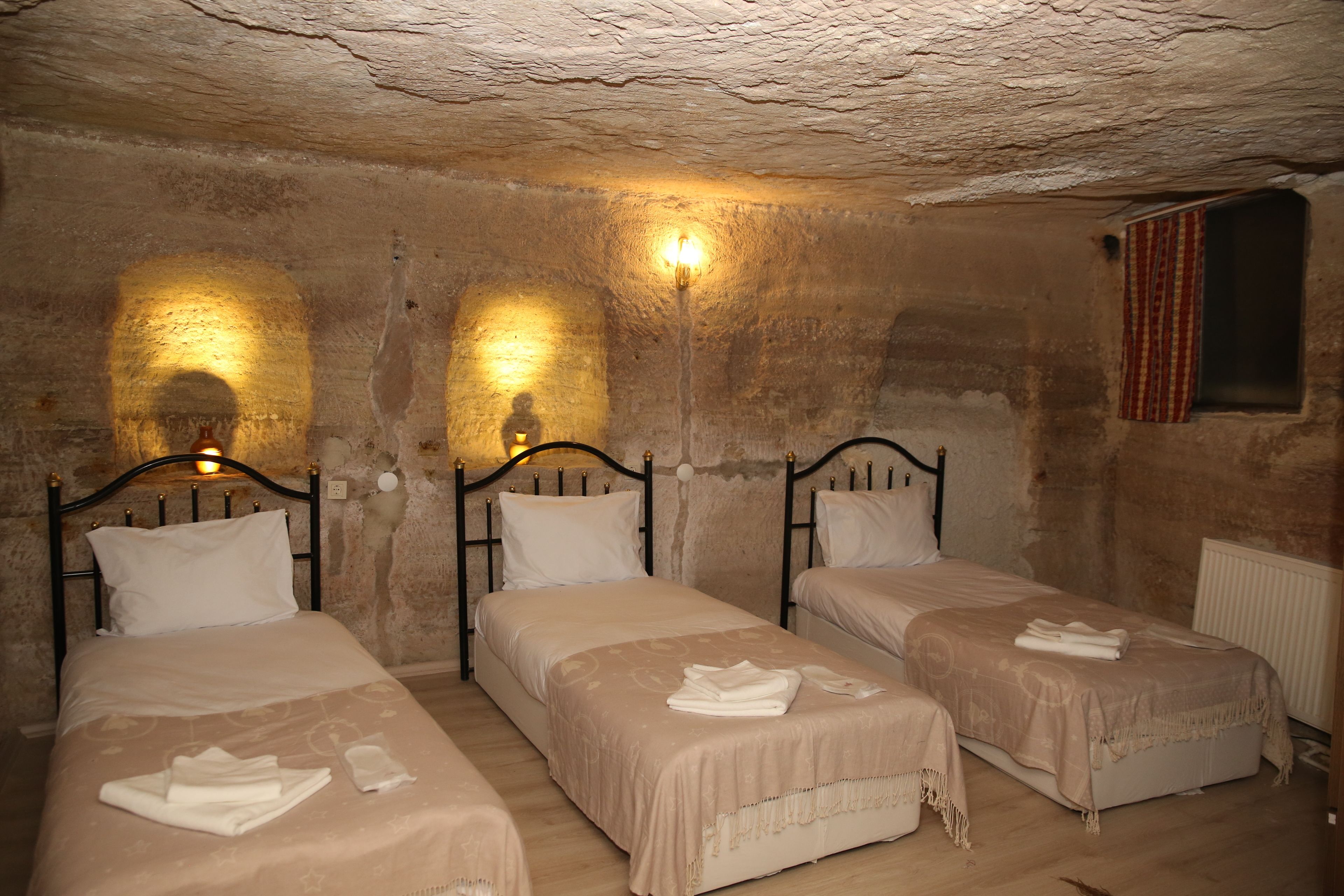 family room | 1 bedroom, premium bedding, desk, soundproofing