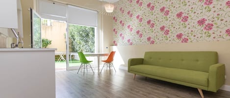 Family Room | Desk, free cribs/infant beds, free WiFi