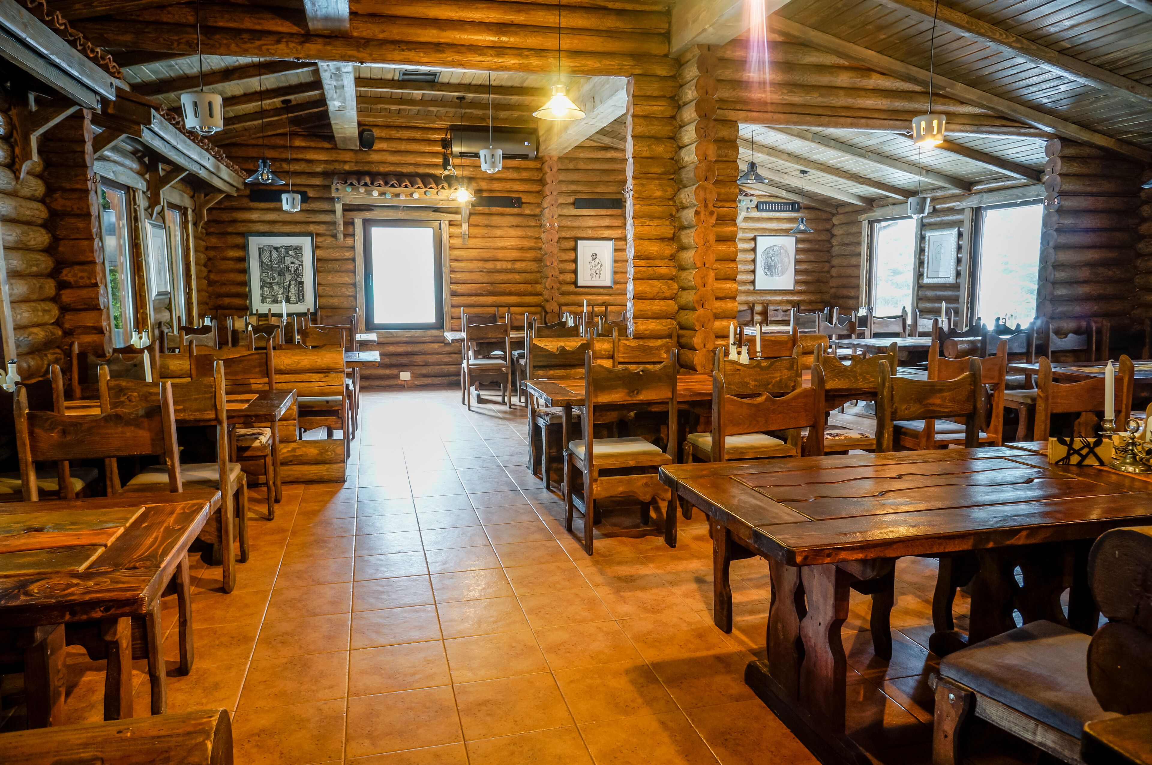 S'hi serveixen esmorzars, dinars, sopars i plats de cuina belga 