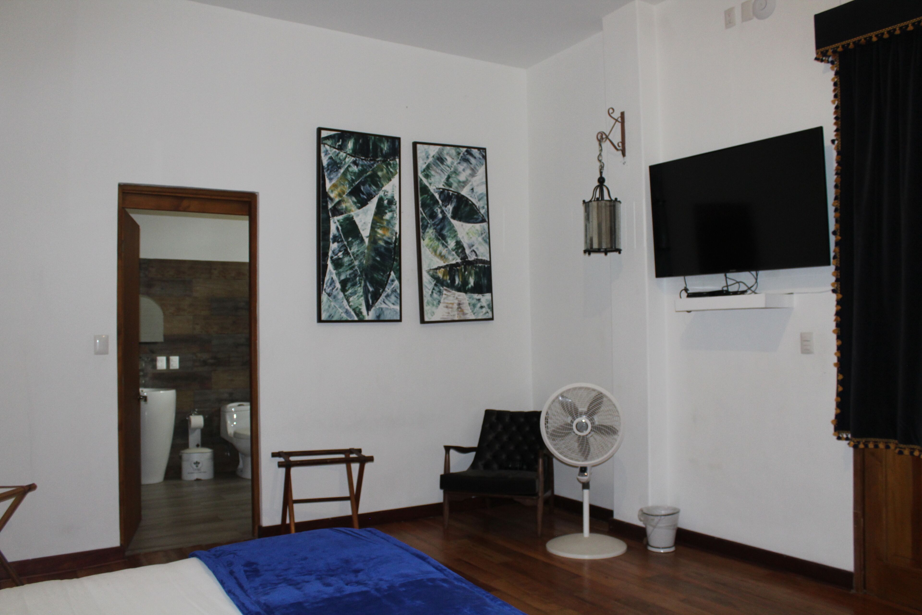 in-room safe, desk, free wifi