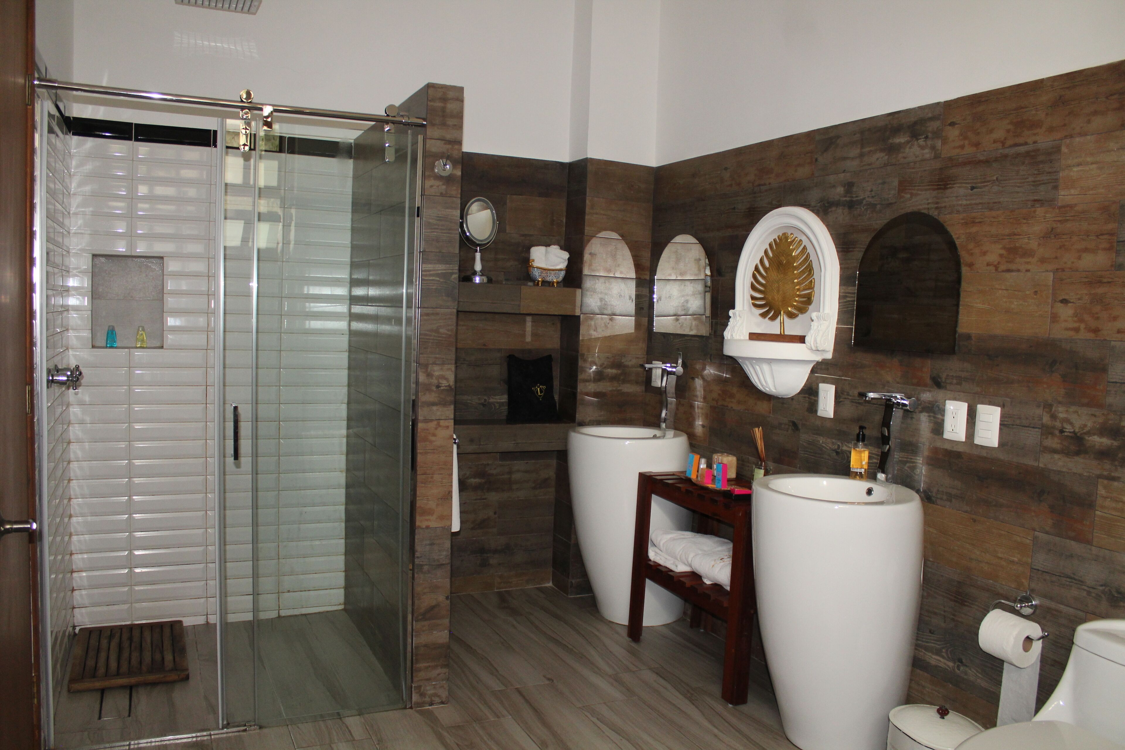 separate bathtub and shower, deep-soaking bathtub, free toiletries