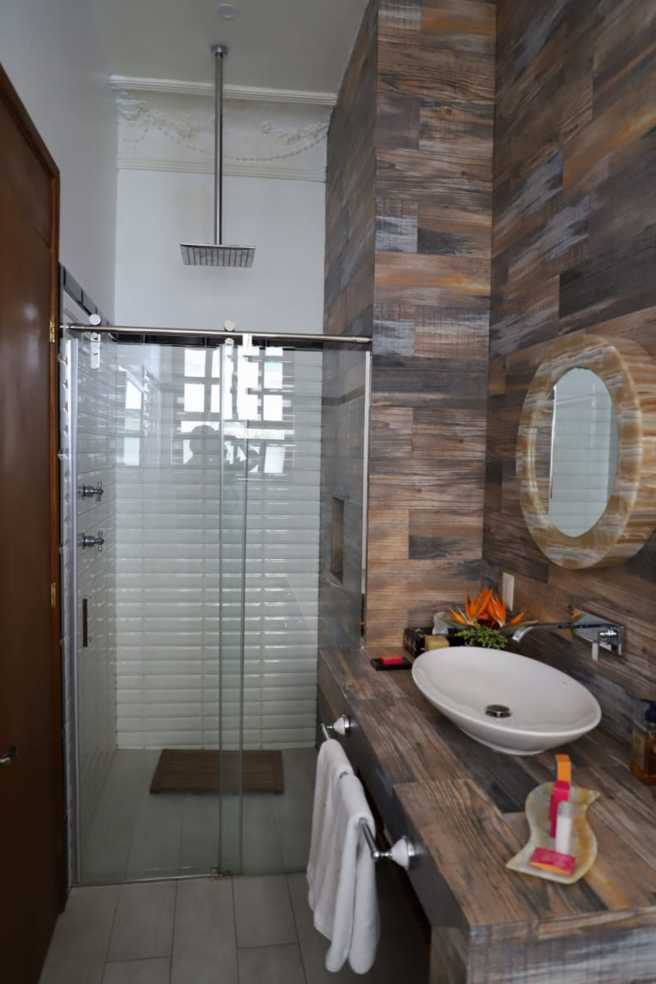 standard room | bathroom | separate bathtub and shower, deep-soaking bathtub, free toiletries