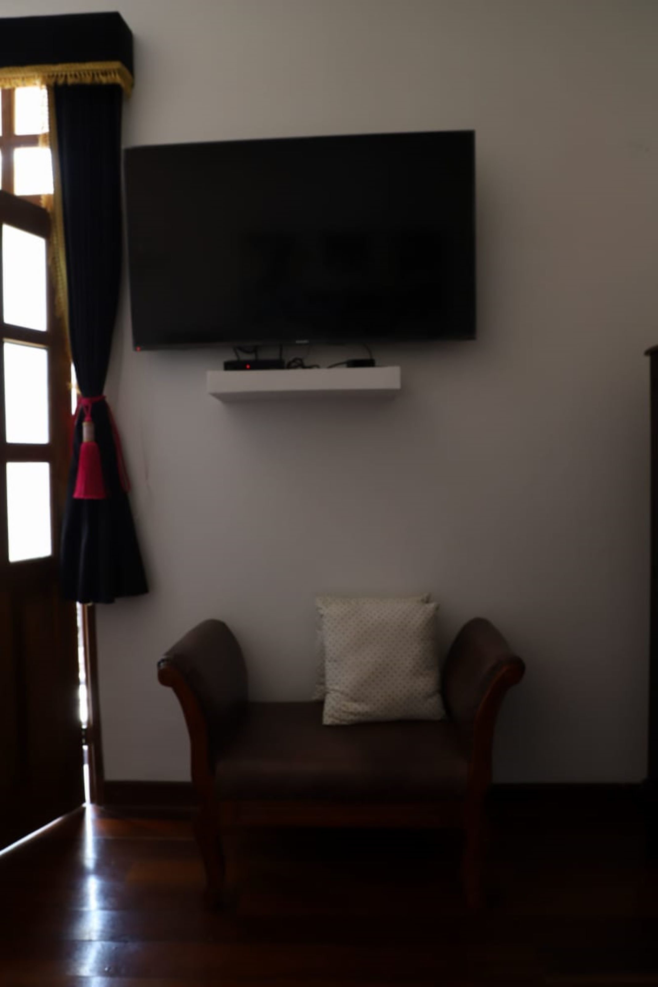 suite | in-room safe, desk, free wifi