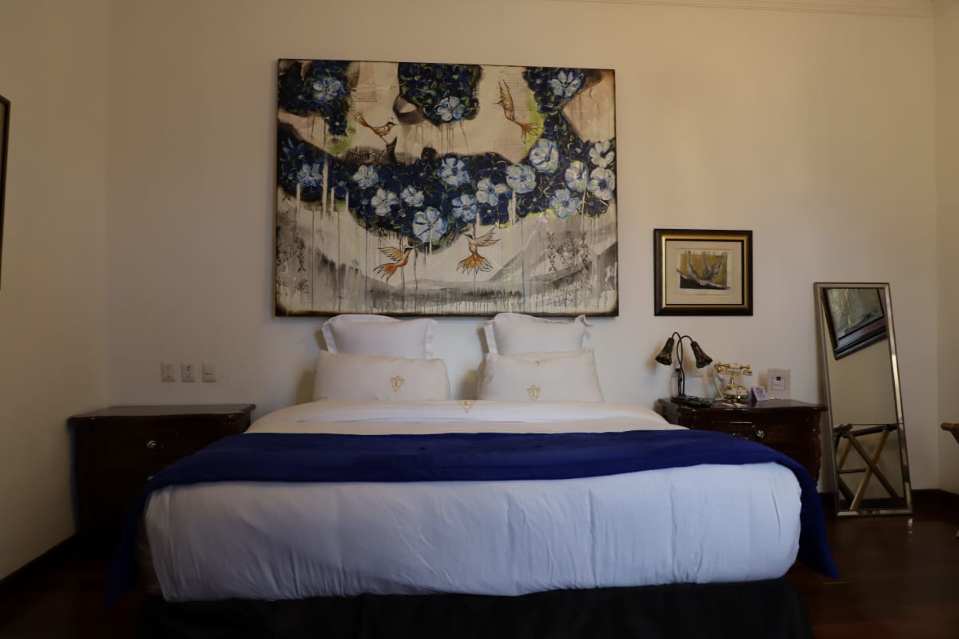 suite | in-room safe, desk, free wifi