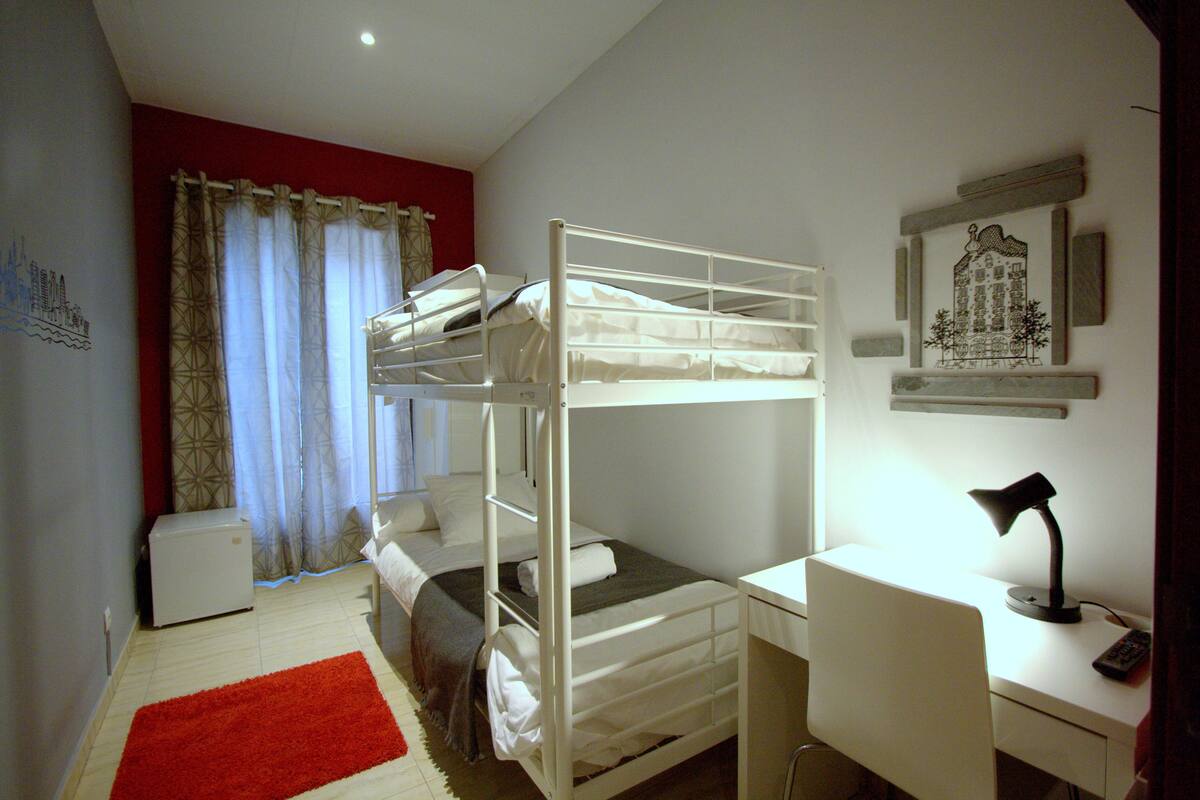 Basic Room, Shared Bathroom | Desk, blackout curtains, iron/ironing board, free WiFi