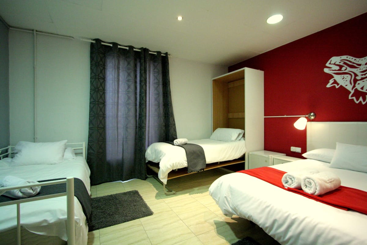 Basic Triple Room, Shared Bathroom | Desk, blackout curtains, iron/ironing board, free WiFi