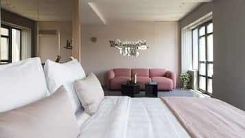 Suite (Perianth, Acropolis View) | 1 bilik tidur, peralatan tempat tidur premium, bar mini percuma