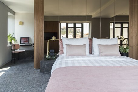 Perianth Hotel - Image 37