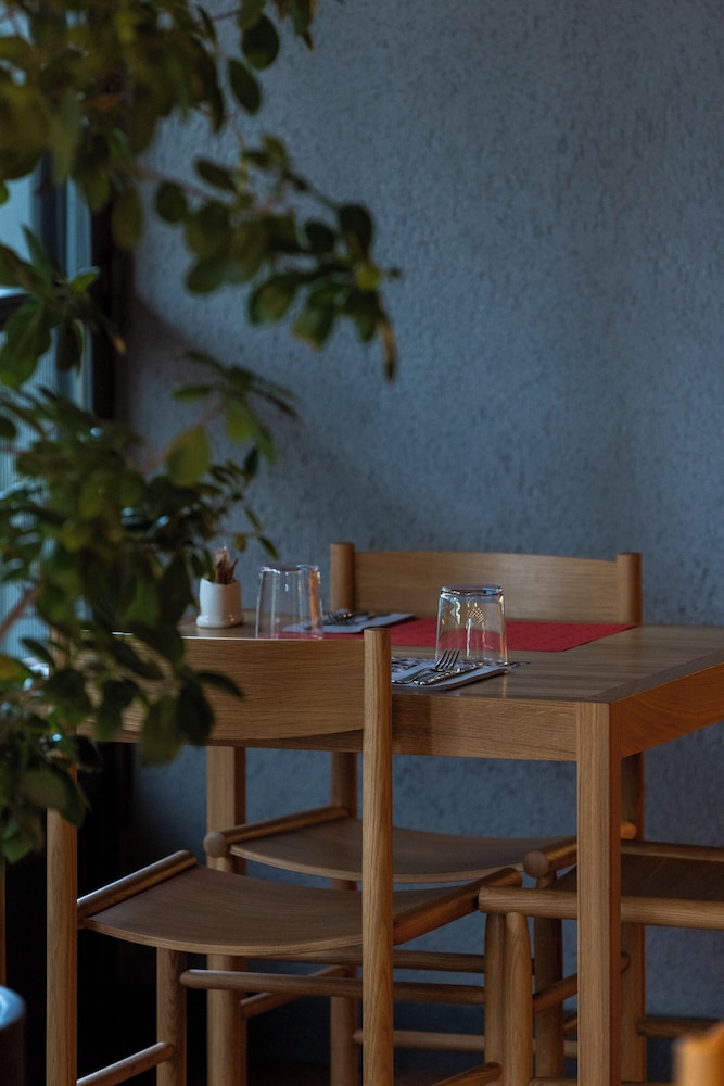 Perianth Hotel by null