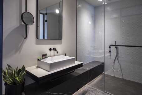 Perianth Hotel - Image 48