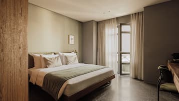 1 bedroom, premium bedding, free minibar, in-room safe