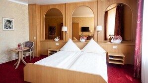 Desk, rollaway beds (surcharge), WiFi (free) - Hotel Nassauer Hof (Wissen)