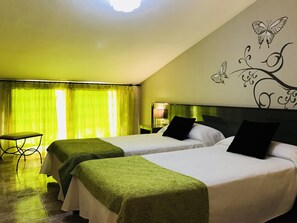 Family Suite | Desk, blackout curtains, free WiFi, bed sheets