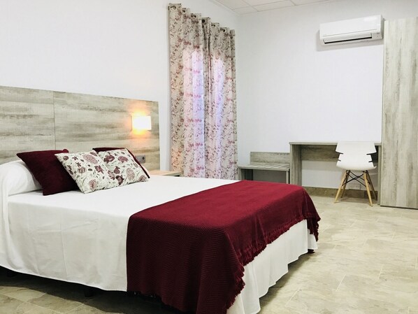 Double Room, Accessible | Desk, blackout curtains, free WiFi, bed sheets