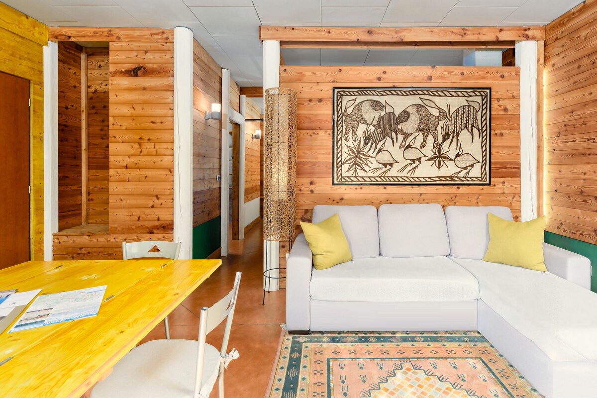 Family Suite, 2 Bedrooms, Non Smoking, Garden View | Living area
