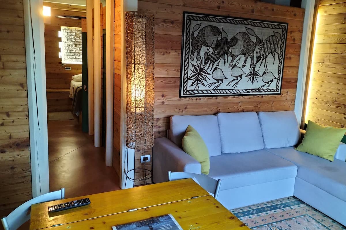 Family Suite, 2 Bedrooms, Non Smoking, Garden View | 1 bedroom, minibar, individually decorated, individually furnished