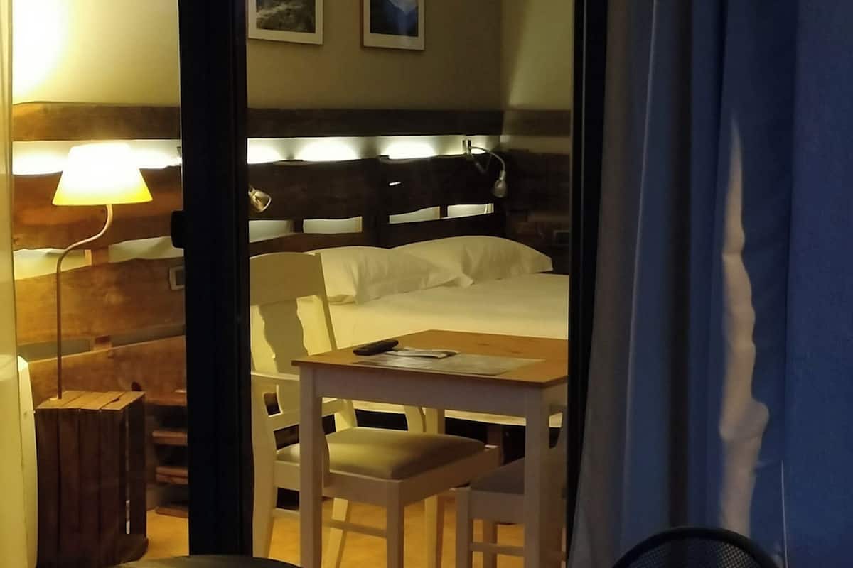 Standard Double or Twin Room | 1 bedroom, minibar, individually decorated, individually furnished