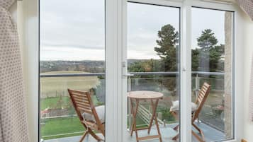 Superior Double Room, 1 King Bed, Balcony, Garden View | Balcony