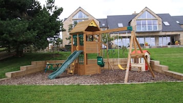 Children’s play area – outdoor