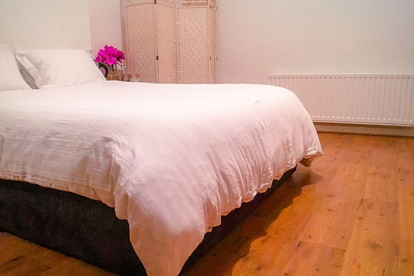 Double Room, Shared Bathroom (XLRoom) | 1 bedroom, desk, iron/ironing board, free WiFi