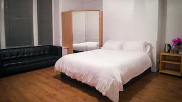 Kamar Double, kamar mandi umum (XLRoom) | 1 kamar tidur, meja kerja, setrika/meja setrika, dan Wi-Fi gratis