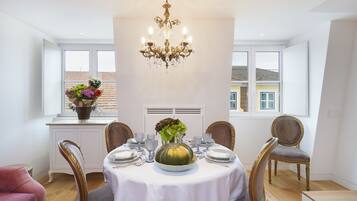 Dúplex, 1 habitación | Comedor