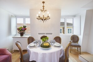Duplex, 1 Bedroom | Dining room