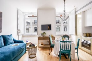 Deluxe Apartment, 1 Bedroom | Living area | 32-inch flat-screen TV with cable channels, TV, toys - Residentas Aurea (Lisbon)