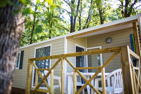 Terrace/patio - Camping Le Bois Des Ecureuils (Domazan)