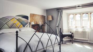 Suite familiar, chimenea | Decoración individual, mobiliario individual, escritorio