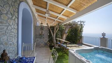 Bañera de hidromasaje privada