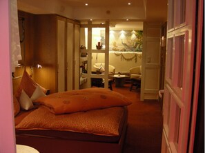 Desk, free WiFi, bed sheets