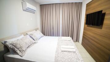 In-room safe, desk, free WiFi