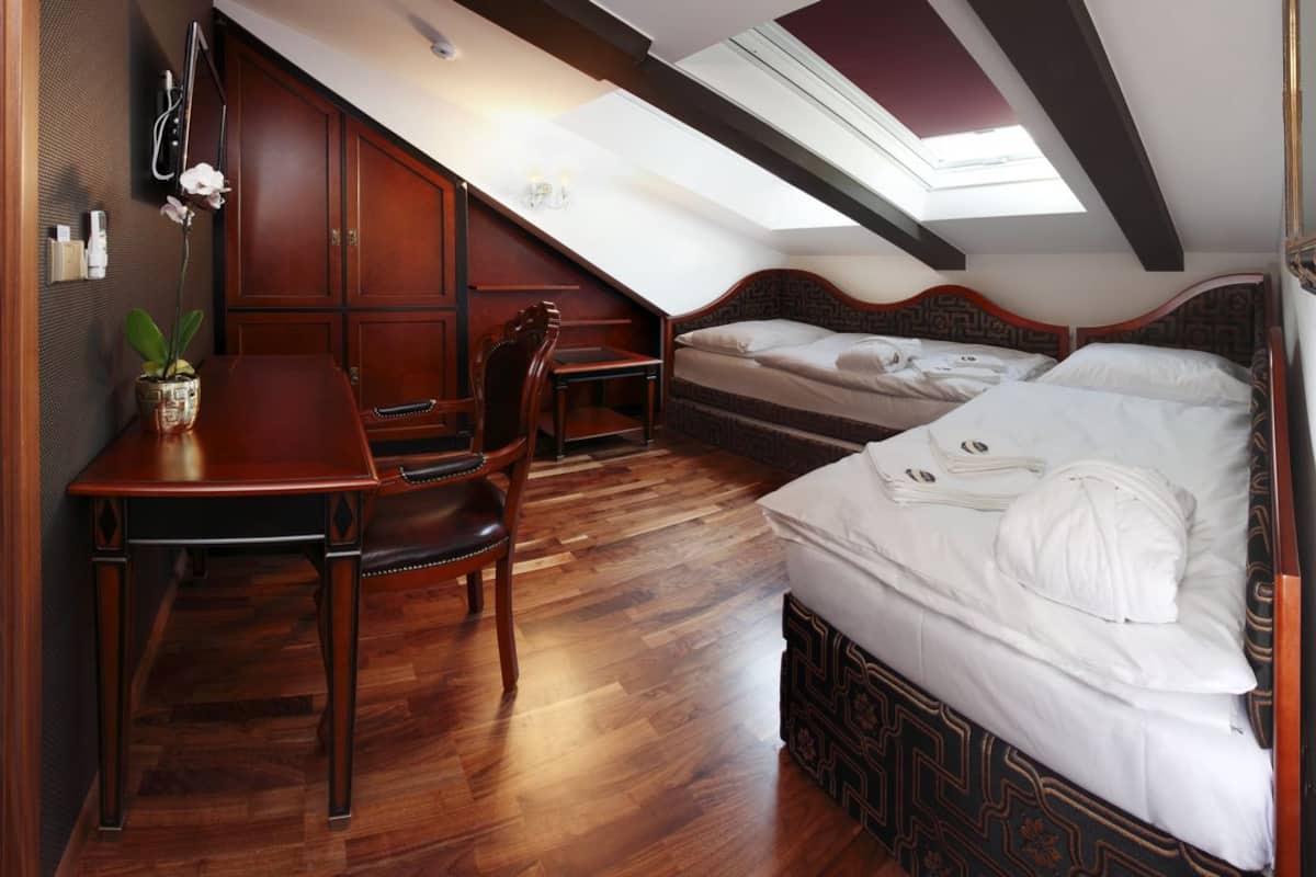 Executive Twin Room | Premium bedding, minibar, in-room safe, desk