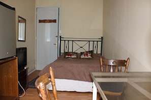 Desk, iron/ironing board, rollaway beds, free WiFi
