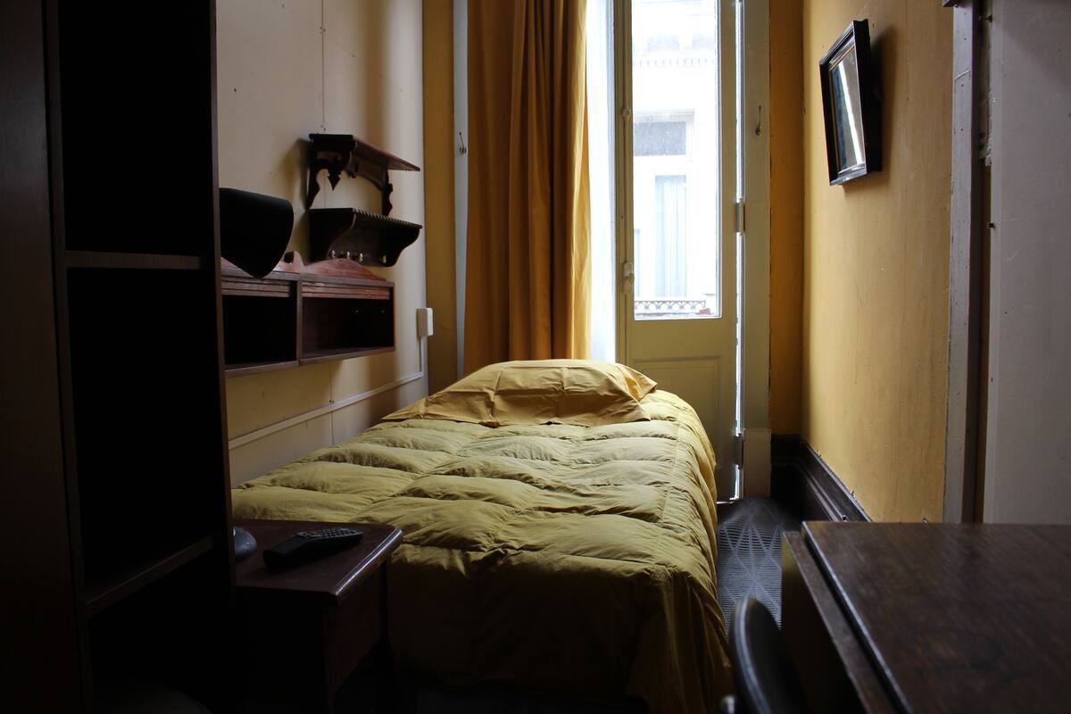 Desk, iron/ironing board, rollaway beds, free WiFi