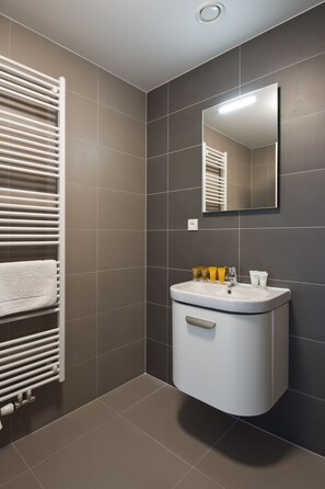 Combined shower/tub, free toiletries, hair dryer - Residence LakePark (Doksy)