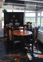 Traditional Cottage, 2 Double Beds | Dining room