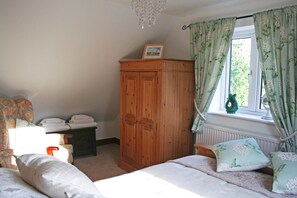 2 bedrooms, Egyptian cotton sheets, premium bedding