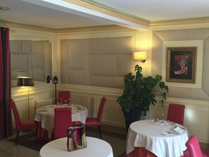 2 Restaurants, Mittagessen, Abendessen, lokale und internationale Küche