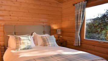 Luxury Cabin, 1 Bedroom, Hot Tub | 2 bedrooms, Egyptian cotton sheets, premium bedding, Tempur-Pedic beds