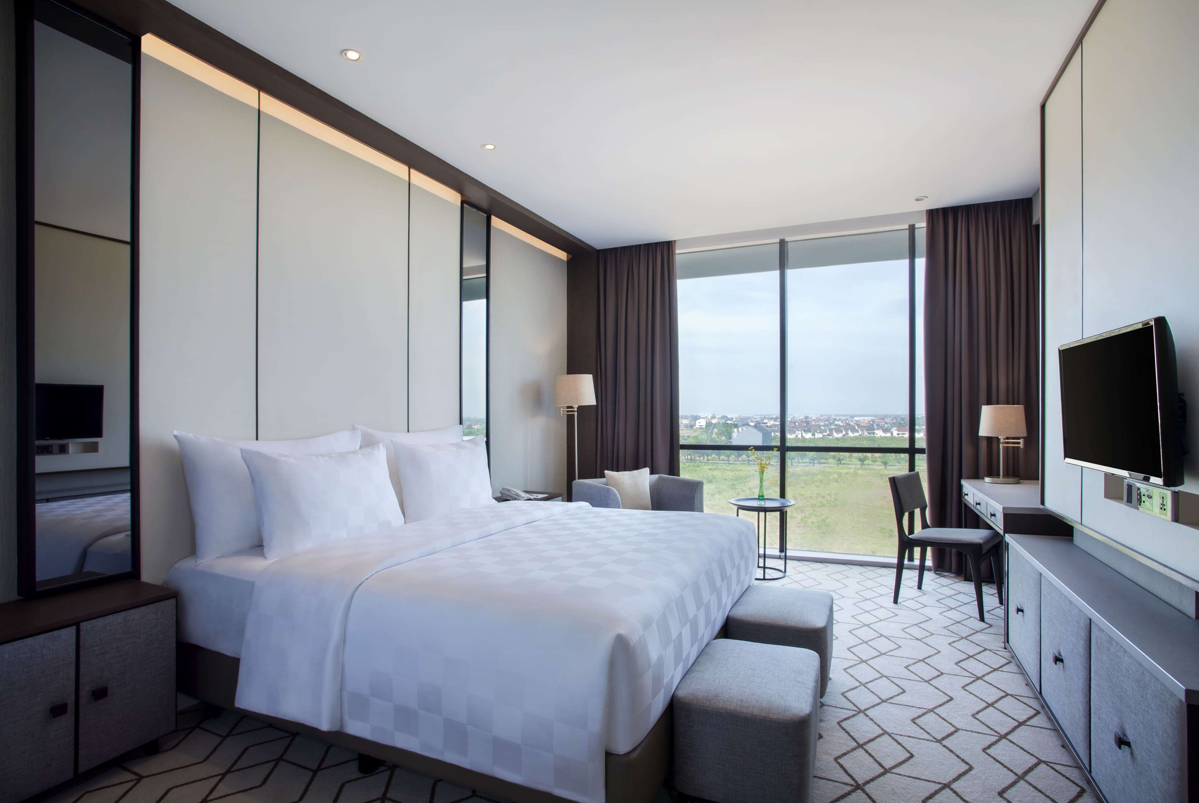 1 bedroom, pillow-top beds, minibar, in-room safe