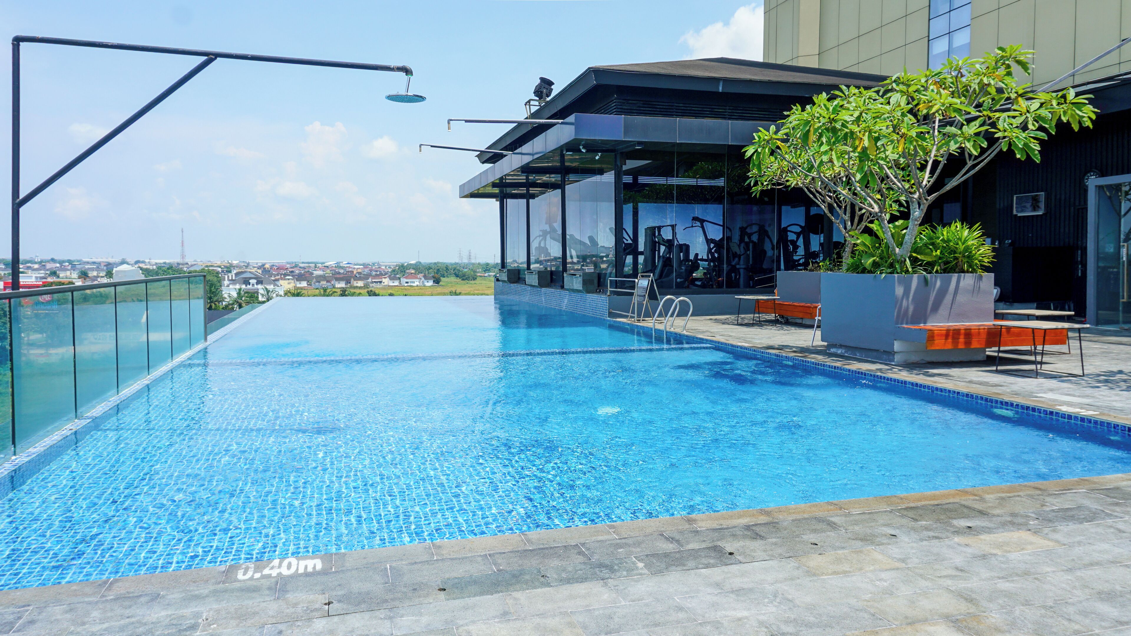 Outdoor pool, pool umbrellas, sun loungers