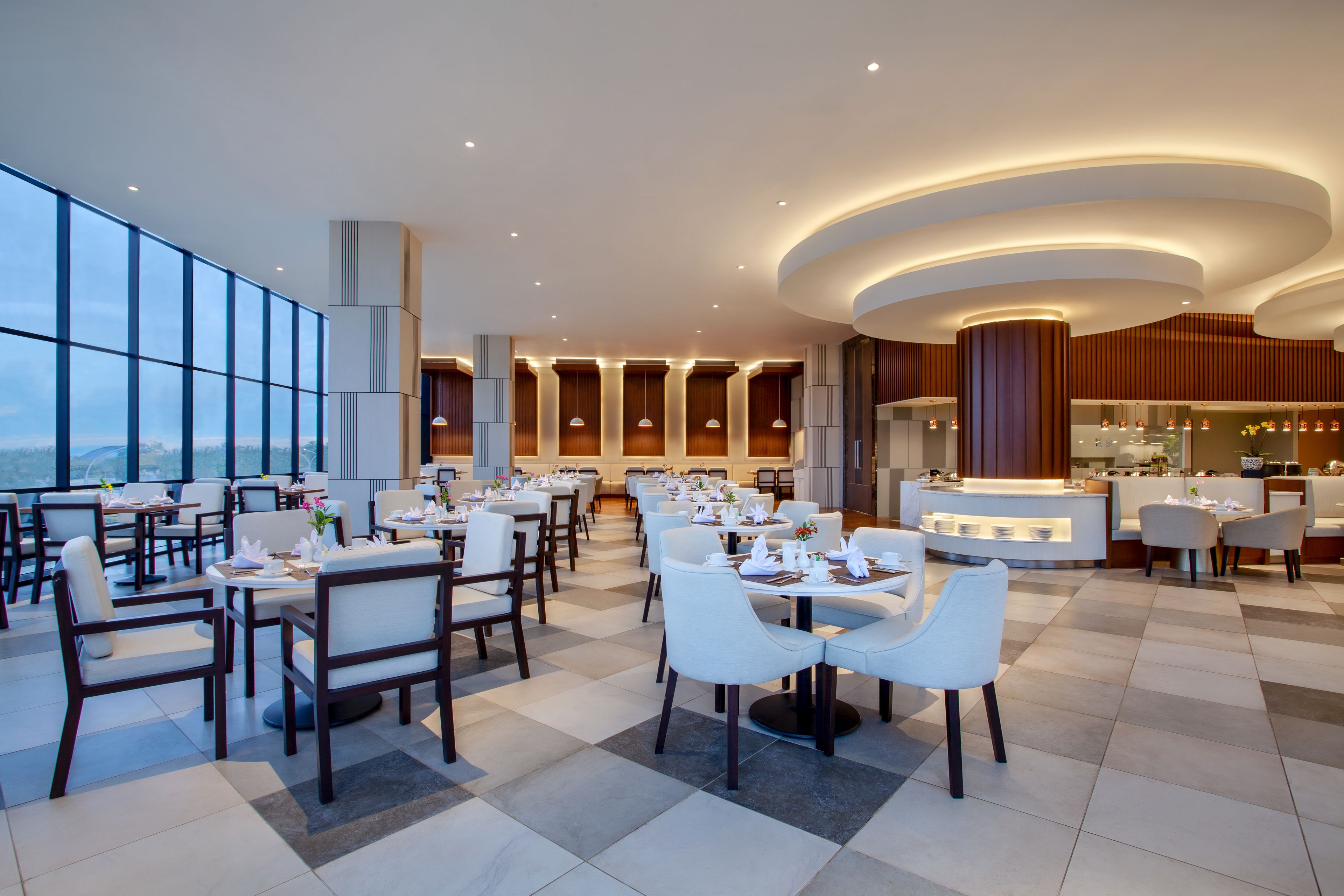 2 Restaurants, Frühstück, Mittagessen, Abendessen, indonesische Küche