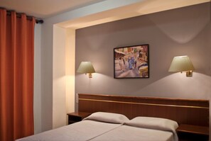 In-room safe, desk, iron/ironing board, free WiFi - San Martin (Altafulla)